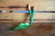 Imagem adicional 0 do item Kuripe para Auto aplicação de Rapé Verde com Penas e Medalha Arco e Flecha - modelo 2