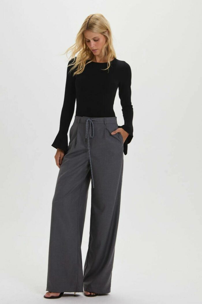 Imagem de Blusa Liah Preta Le Blog