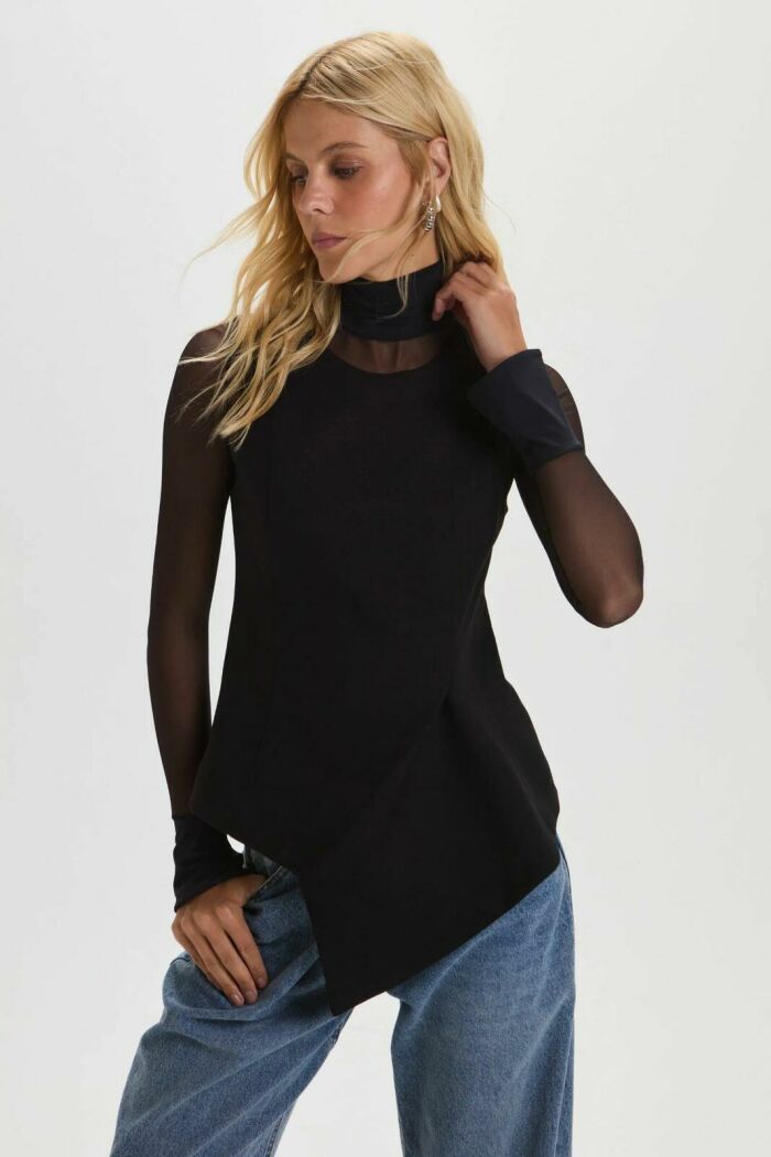 Imagem de Blusa Ursula Preta Le Blog