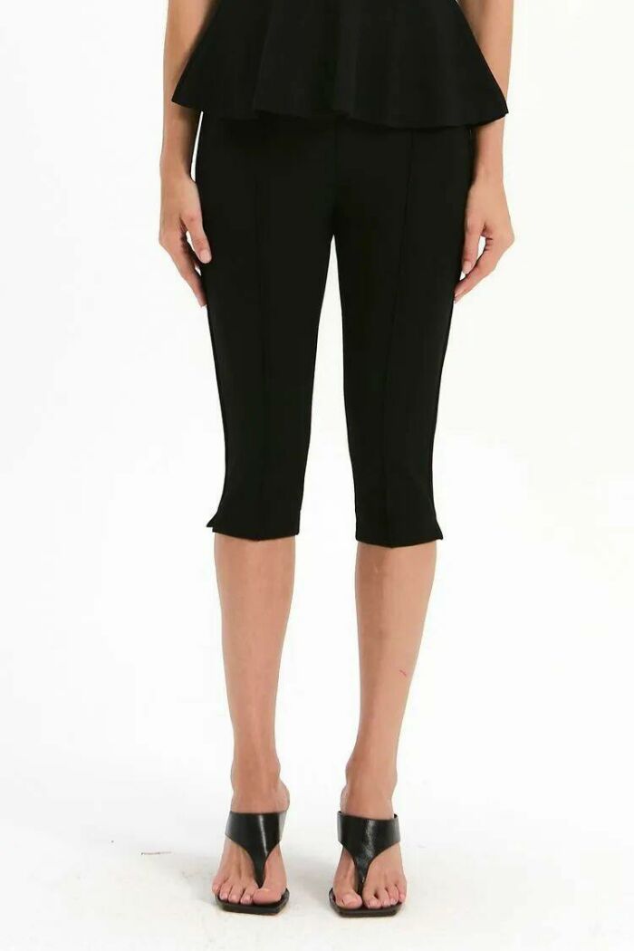 Imagem de Calça Corsário Bety Preta Le Blog