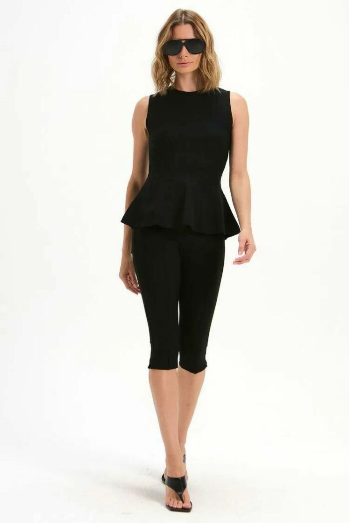 Imagem de Calça Corsário Bety Preta Le Blog