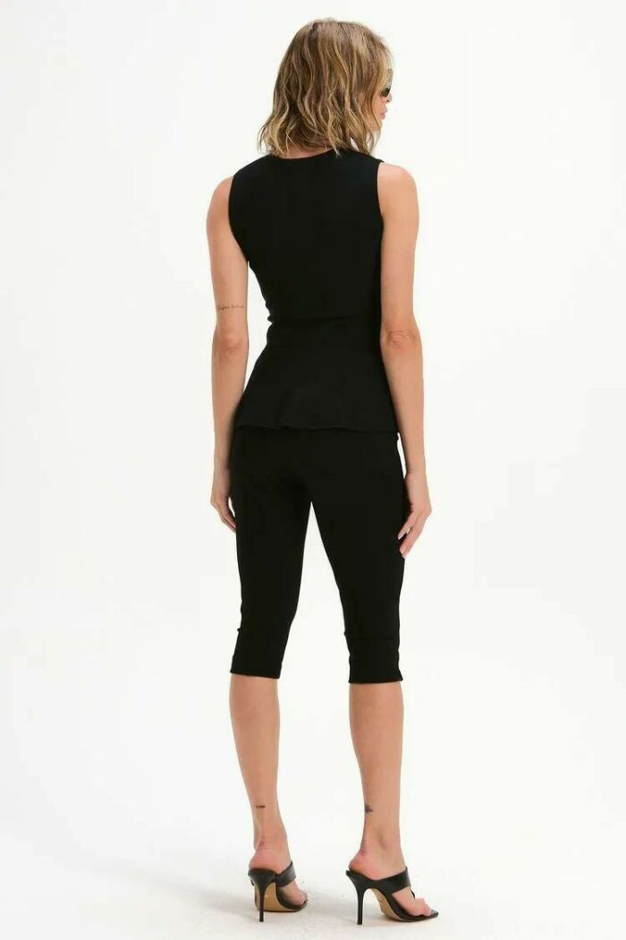 Imagem de Calça Corsário Bety Preta Le Blog