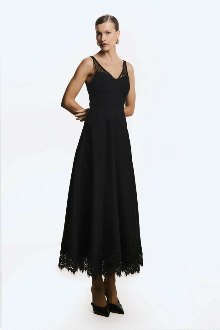 Imagem de Vestido Mídi Detalhes em Renda Alça e Barra Preto Zen