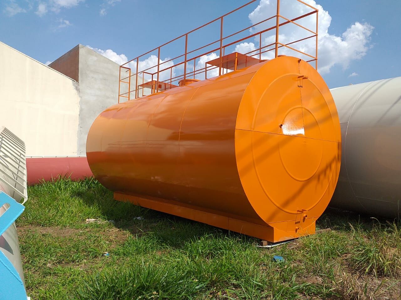 Acessar imagem galeria produto Garra Metal Reservatórios