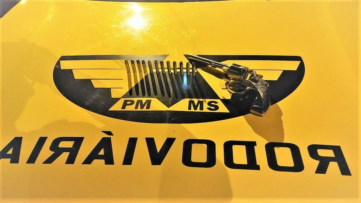 Imagem de compartilhamento para o artigo Polícia Militar Rodoviária age rápido e consegue conter fuga de homem com porte ilegal de arma de fogo em Chapadão do Sul da MS Todo dia