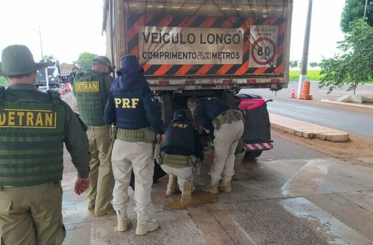 Imagem de compartilhamento para o artigo Agentes do Detran-MS participam de atualização de fiscalização de caminhões com a PRF da MS Todo dia