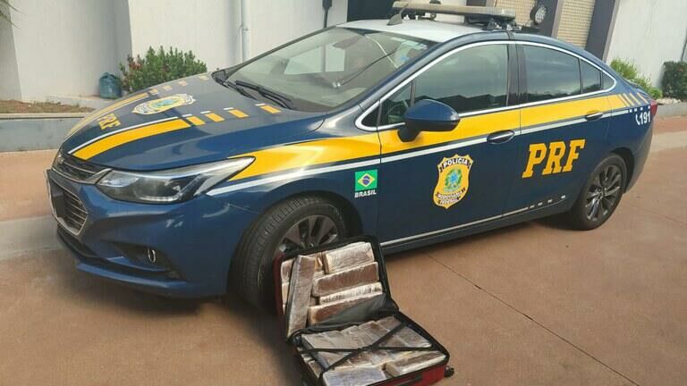 Imagem de compartilhamento para o artigo PRF prende passageira com 26 kg de maconha na bagagem em Água Clara da MS Todo dia