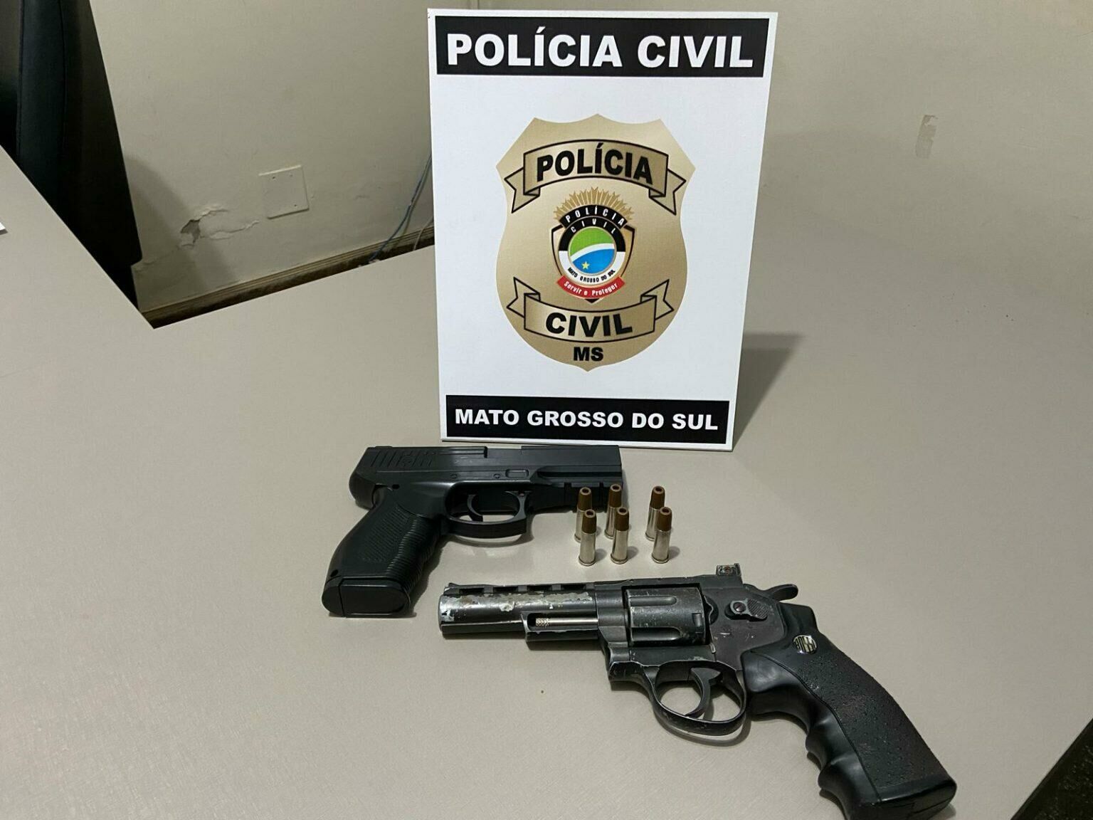 Imagem de compartilhamento para o artigo Agressor é preso por descumprimento de medida protetiva de urgência em São Gabriel do Oeste da MS Todo dia
