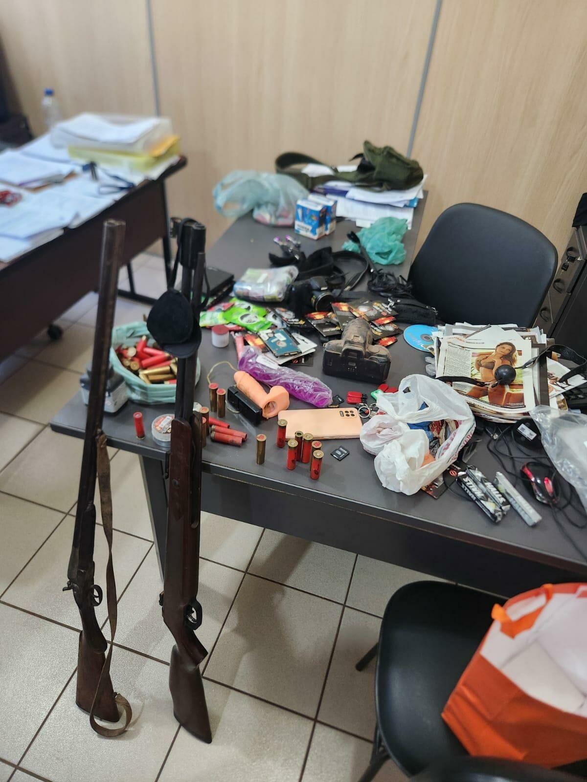 Imagem de compartilhamento para o artigo Polícia Civil prende suspeito de estupro e apreende material relacionado à pornografia em Coxim da MS Todo dia