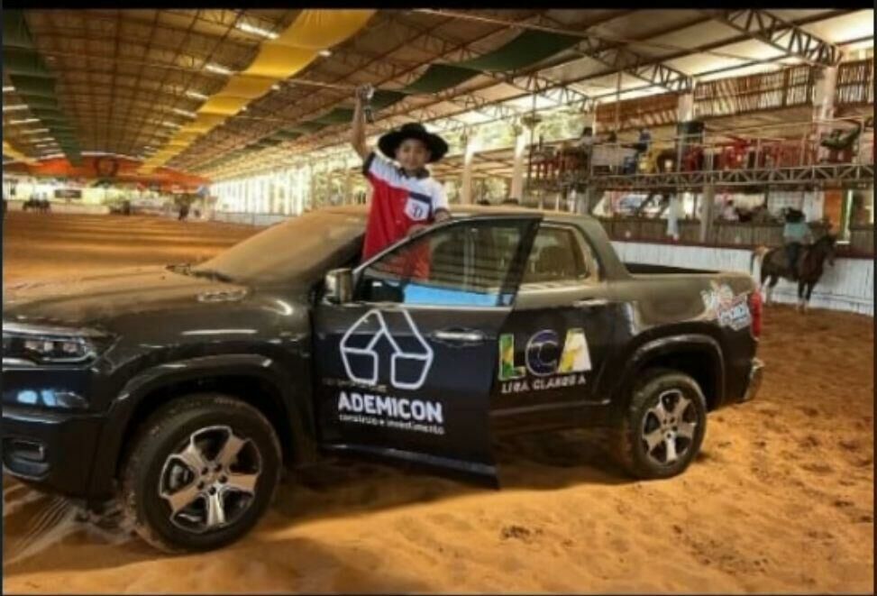 Imagem de compartilhamento para o artigo Laçador de 10 anos de Costa Rica fatura caminhonete Rampage em competição nacional da MS Todo dia
