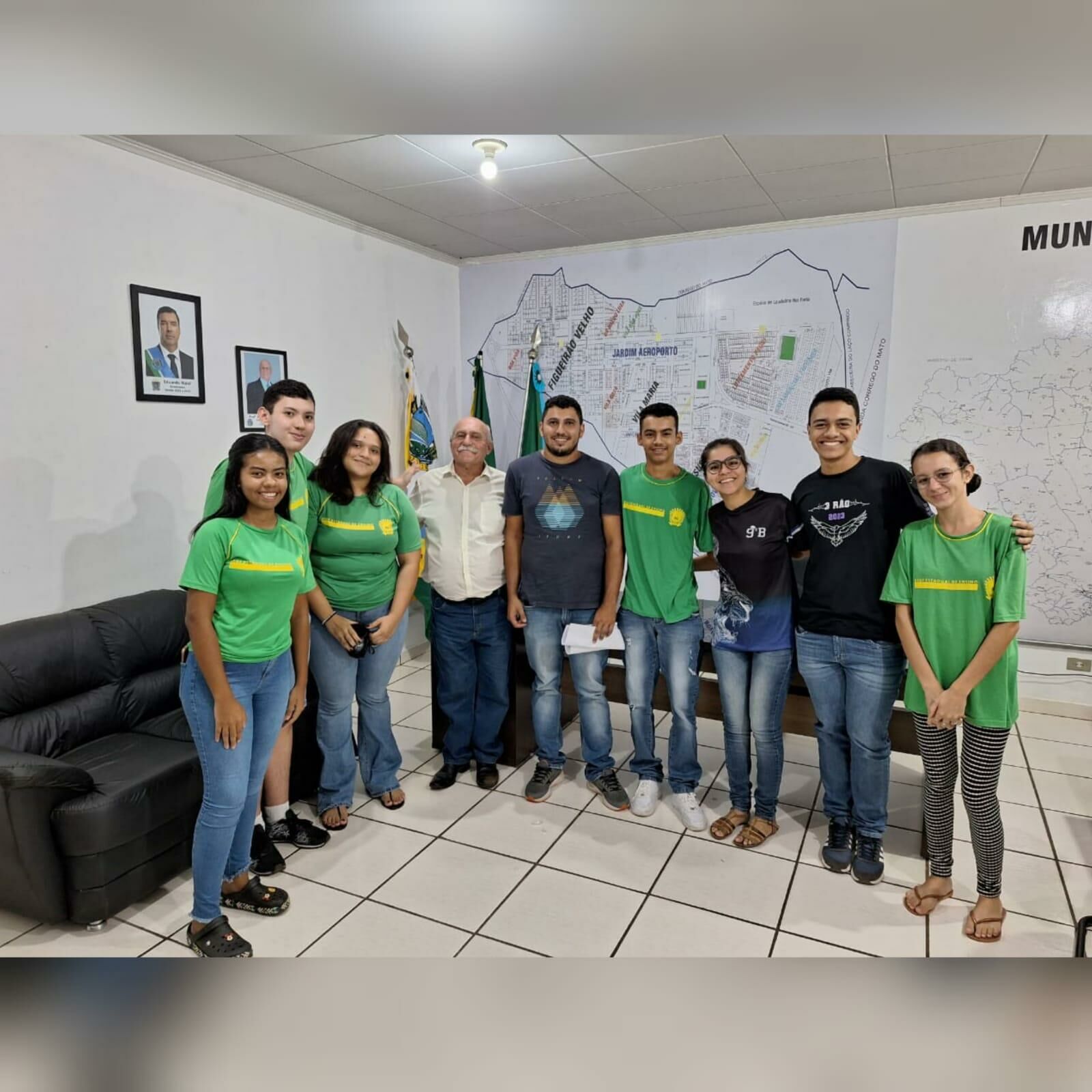 Imagem de compartilhamento para o artigo Alunos e professores visitam a Prefeitura de Figueirão para gravar documentário sobre escola estadual da MS Todo dia