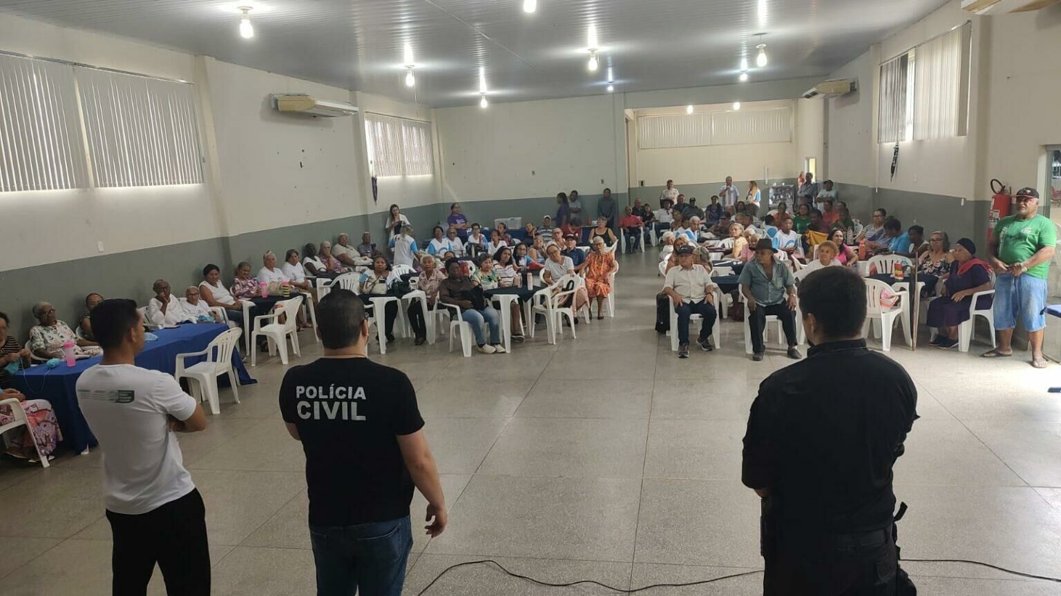 Imagem de compartilhamento para o artigo Polícia Civil visita casa de recuperação e Centro de Convivência para idosos em Água Clara da MS Todo dia