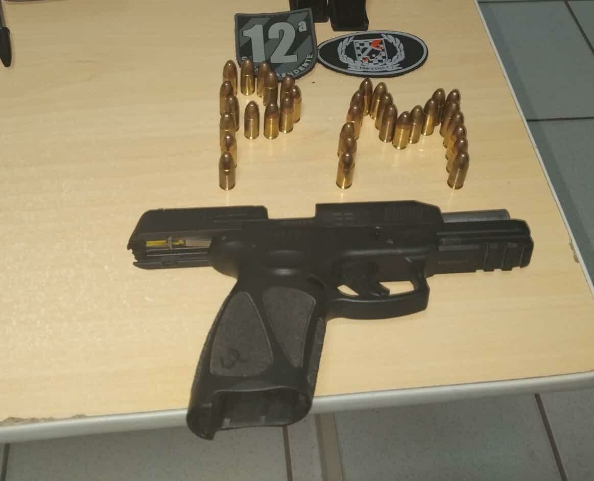 Imagem de compartilhamento para o artigo Homem é preso por porte ilegal de arma e equipamentos suspeitos na BR-419, em Rio Negro da MS Todo dia