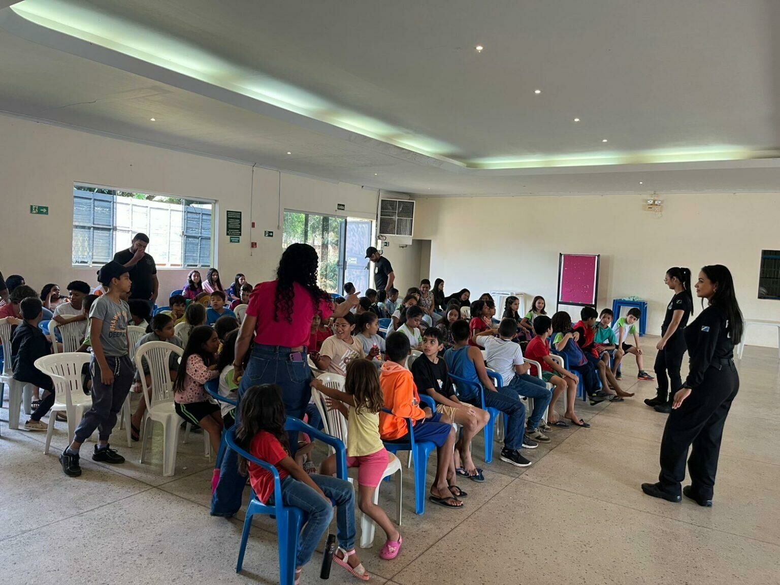Imagem de compartilhamento para o artigo Polícia Civil realiza ação educativa com crianças e adolescentes no Instituto Mirim de Rio Verde de Mato Grosso da MS Todo dia