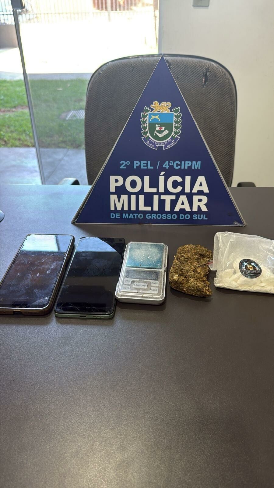Imagem de compartilhamento para o artigo PM prende foragido com drogas em Costa Rica e cumpre mandado de prisão por roubo em Chapadão do Sul da MS Todo dia