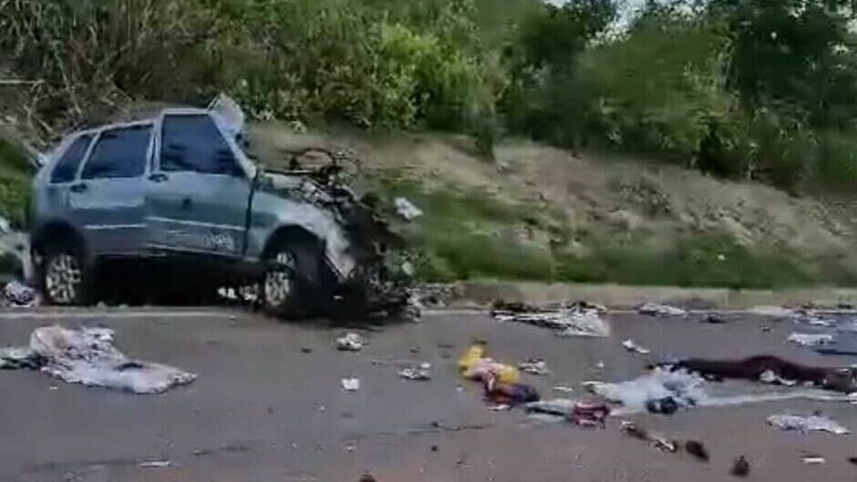 Imagem de compartilhamento para o artigo Vídeo: Motorista morre em batida frontal entre carro e carreta na BR-163, em Coxim da MS Todo dia