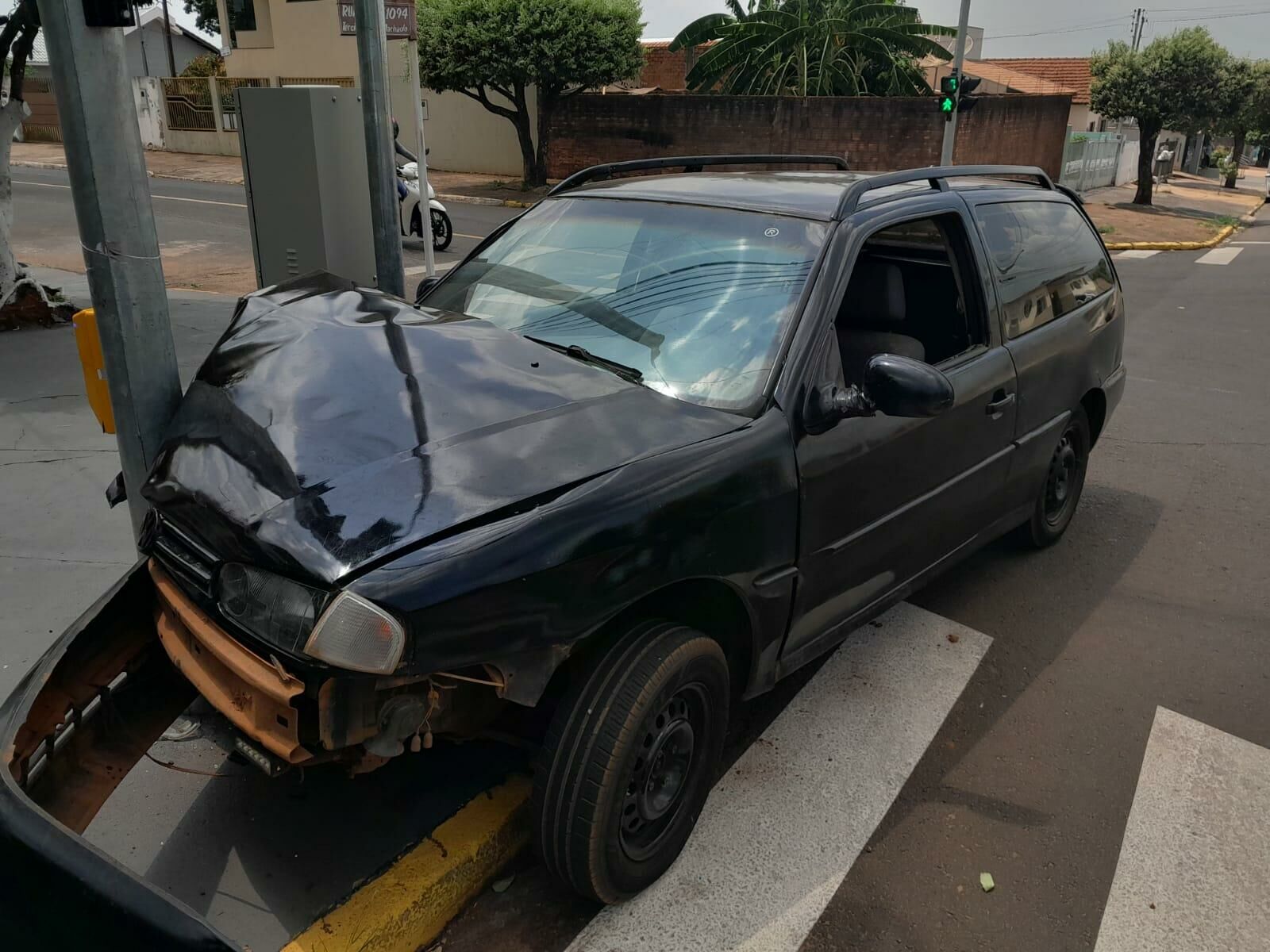 Imagem de compartilhamento para o artigo Motorista bêbado perde controle e bate carro contra poste em Costa Rica da MS Todo dia