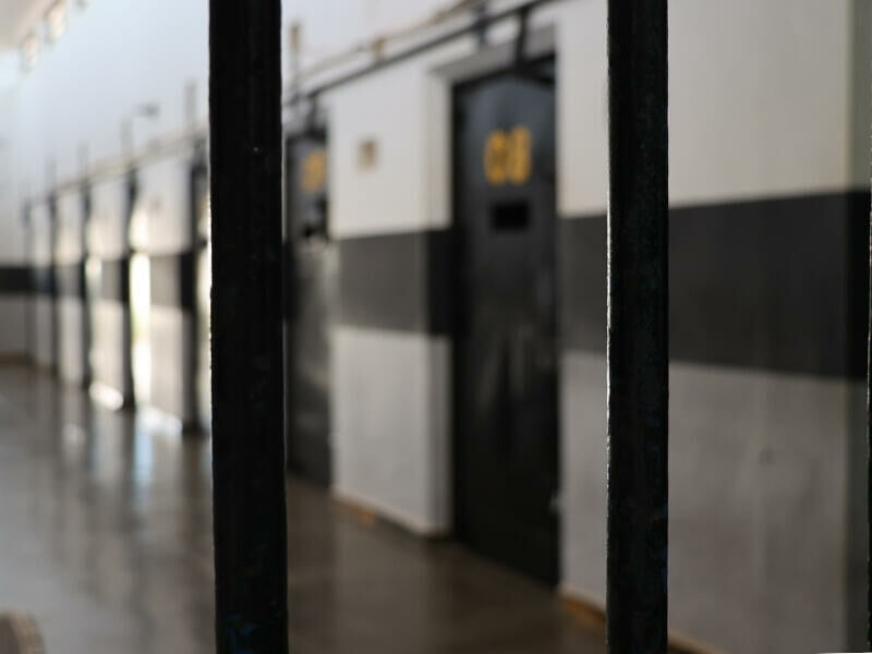 Imagem de compartilhamento para o artigo Condenado por estupro: padrasto recebe 33 anos de prisão em Coxim da MS Todo dia