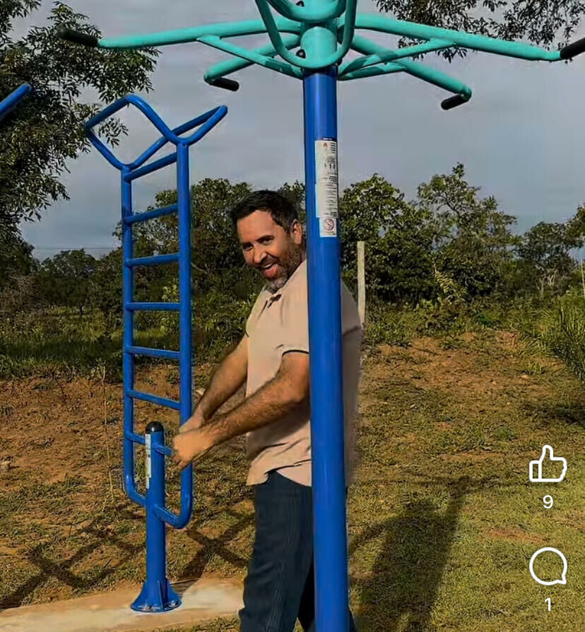 Imagem de compartilhamento para o artigo Vila Novo Belo Horizonte recebe playground, academia ao ar livre e veículo para escola municipal em Alcinópolis da MS Todo dia