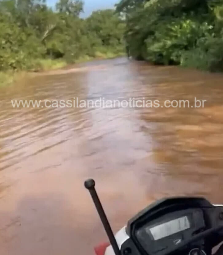 Imagem de compartilhamento para o artigo Rio transborda e transforma estrada em “corredeira” na zona rural de Cassilândia da MS Todo dia