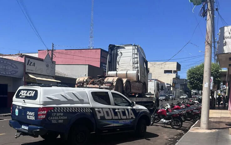 Imagem de compartilhamento para o artigo Caminhão guincho arranca fiação e deixa centro de Cassilândia com serviços interrompidos da MS Todo dia