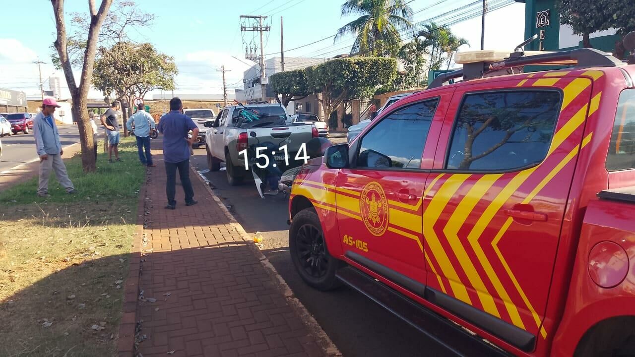 Imagem de compartilhamento para o artigo Colisão entre duas caminhonetes e moto deixa um ferido na Av. Mato Grosso em Chapadão do Sul da MS Todo dia