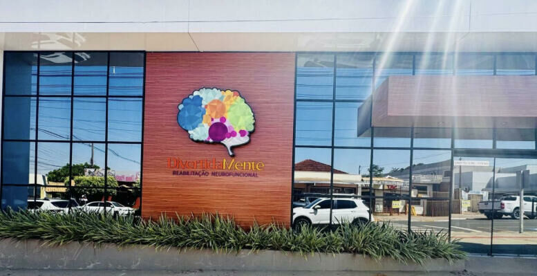 Imagem de compartilhamento para o artigo Volta às aulas: Clínica DivertidaMente orienta famílias de Costa Rica e região sobre TDAH, TEA e Autismo na infância da MS Todo dia