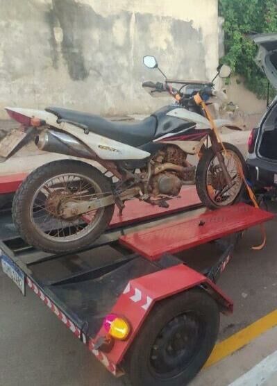 Imagem de compartilhamento para o artigo Moto furtada em Coxim é encontrada abandonada no bairro Santa Maria da MS Todo dia