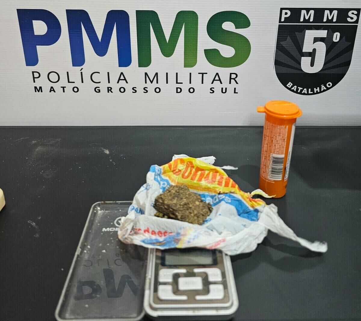 Imagem de compartilhamento para o artigo Flagrado fumando maconha, adolescente é apreendido com droga fracionada em Rio Verde da MS Todo dia