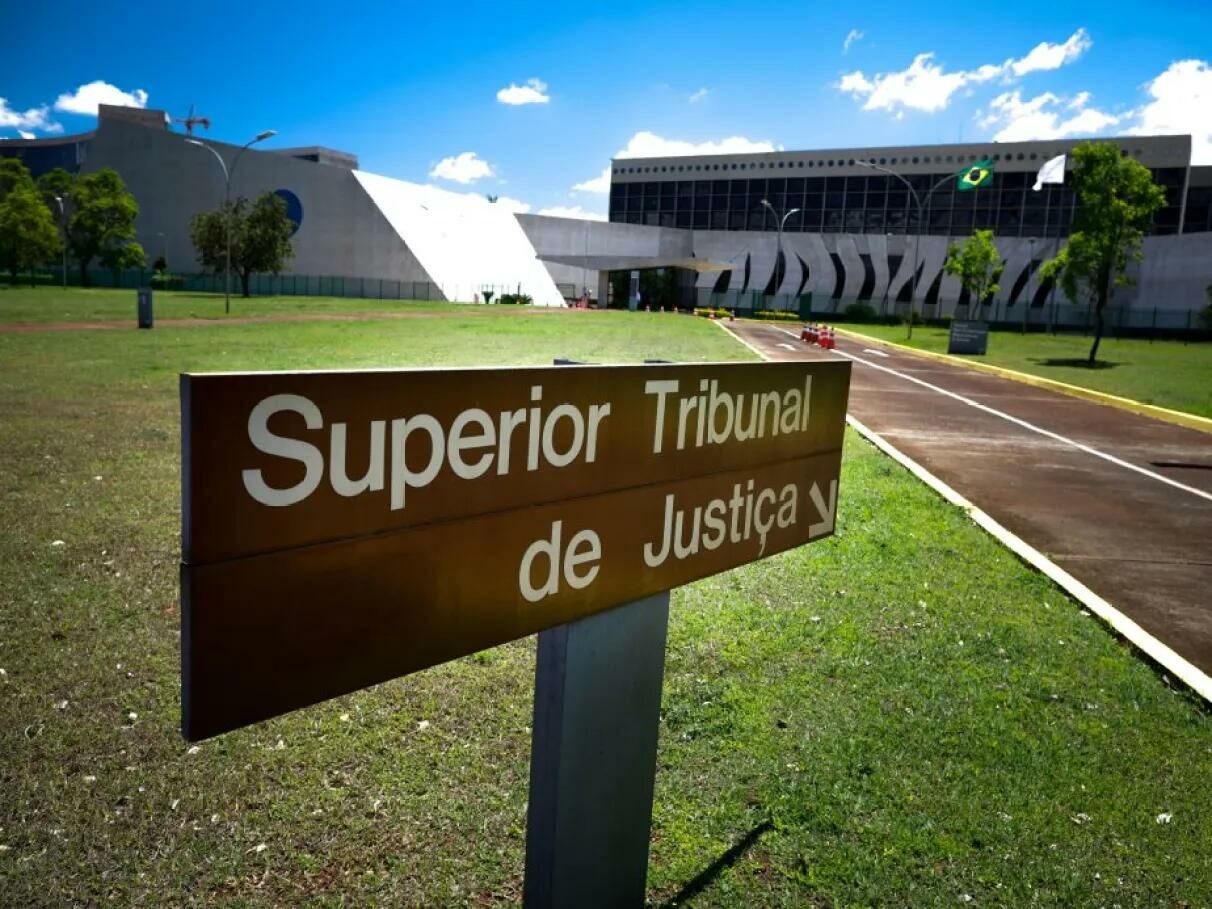 Imagem de compartilhamento para o artigo STJ alerta: Uso de redes pessoais por prefeitos para divulgar obras pode configurar improbidade administrativa da MS Todo dia