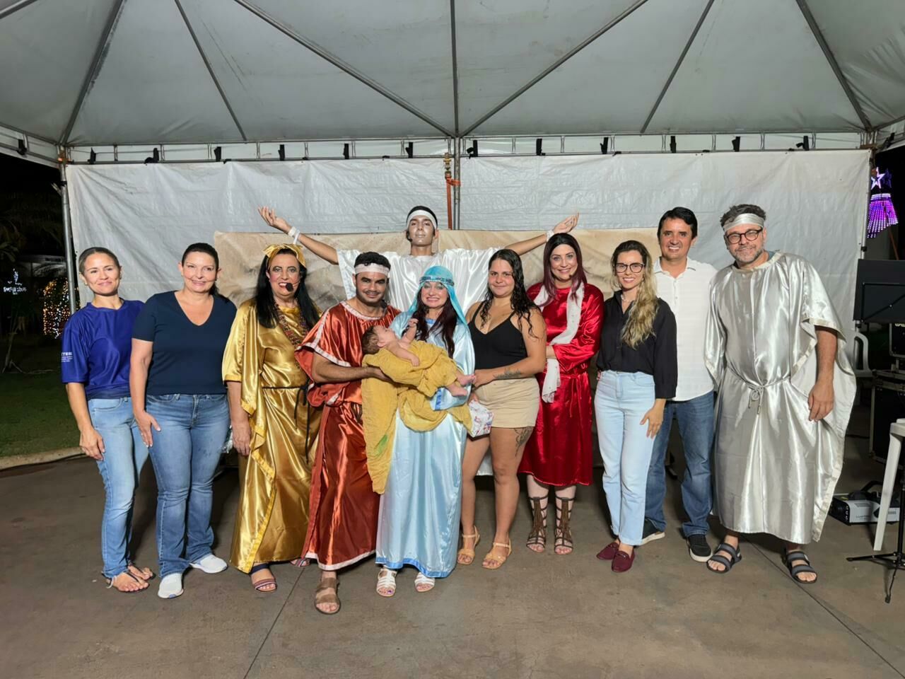 Imagem de compartilhamento para o artigo Apresentação do Teatro emociona famílias durante Natal Encantado de Cassilândia; Veja fotos da MS Todo dia