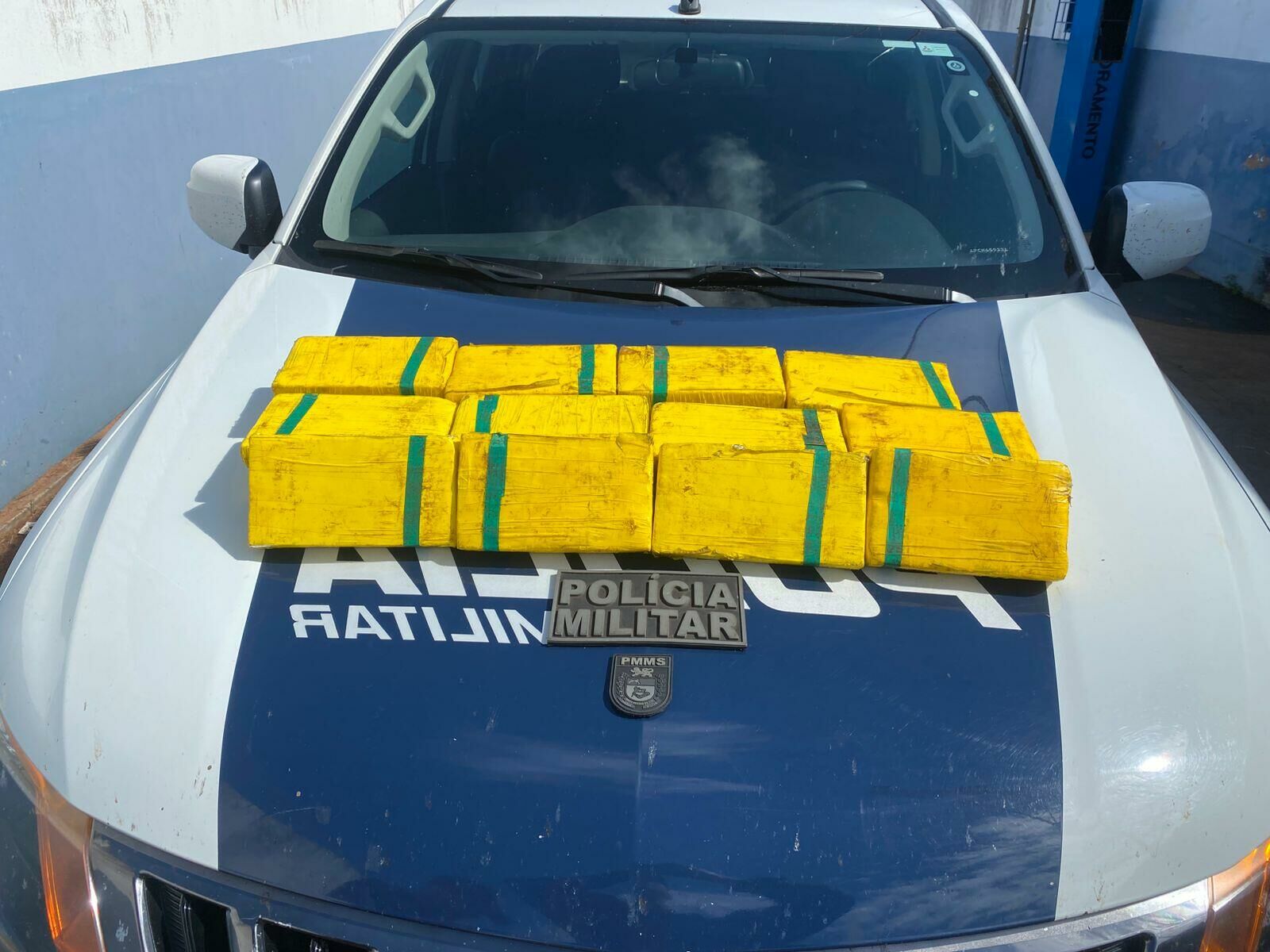 Imagem de compartilhamento para o artigo Casal é preso com 20 quilos de cocaína escondidos em fundo falso de veículo em Inocência da MS Todo dia