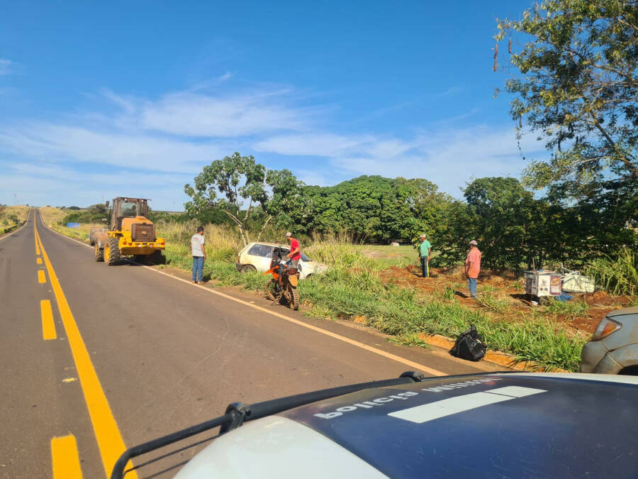 Imagem de compartilhamento para o artigo Motorista sai ileso após capotar carro na MS-320 entre Paraíso das Águas e Pouso Alto da MS Todo dia