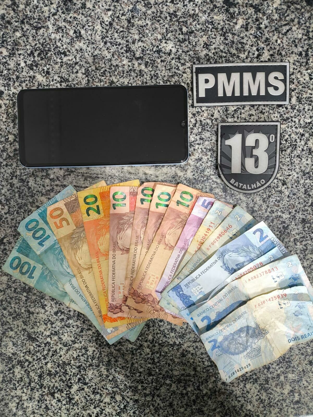 Imagem de compartilhamento para o artigo Dois homens são presos após agredir com socos e roubar R$ 1 mil de idoso em Inocência da MS Todo dia