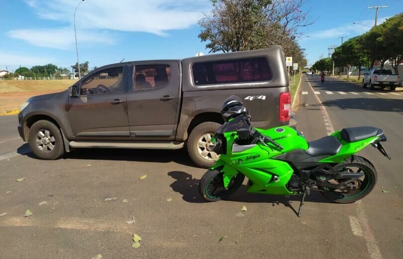 Imagem de compartilhamento para o artigo Acidente entre caminhonete e moto deixa mulher ferida, em Chapadão do Sul da MS Todo dia