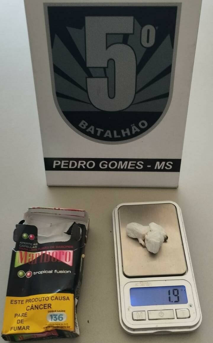 Imagem de compartilhamento para o artigo Jovem é preso por posse de droga após tentar dispensar carteira com pasta base em Pedro Gomes da MS Todo dia