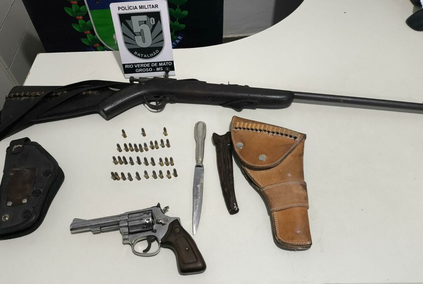 Imagem de compartilhamento para o artigo Com ciúmes, homem ameaça esposa de morte e acaba preso com armas em Rio Verde de MT da MS Todo dia