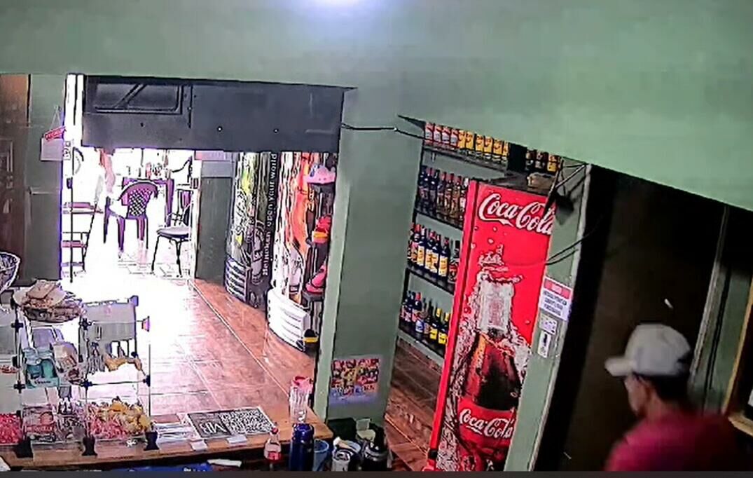 Imagem de compartilhamento para o artigo Homem armado invade comércio e tenta executar homem a tiros em Chapadão do Sul (vídeo) da MS Todo dia