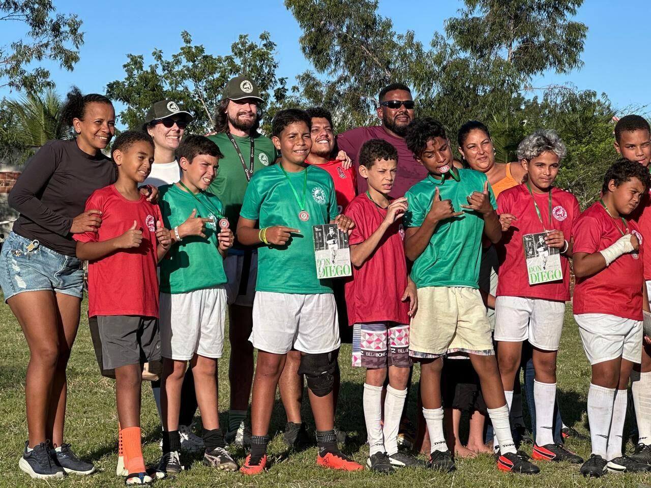 Imagem principal do artigo Quando o futuro se constrói com bola oval, suor e sonhos.