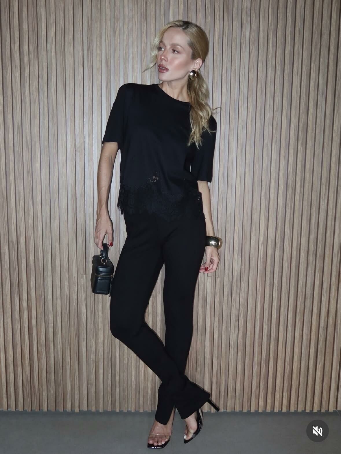 Imagem de Tee Renda Barra Preta - Olivia