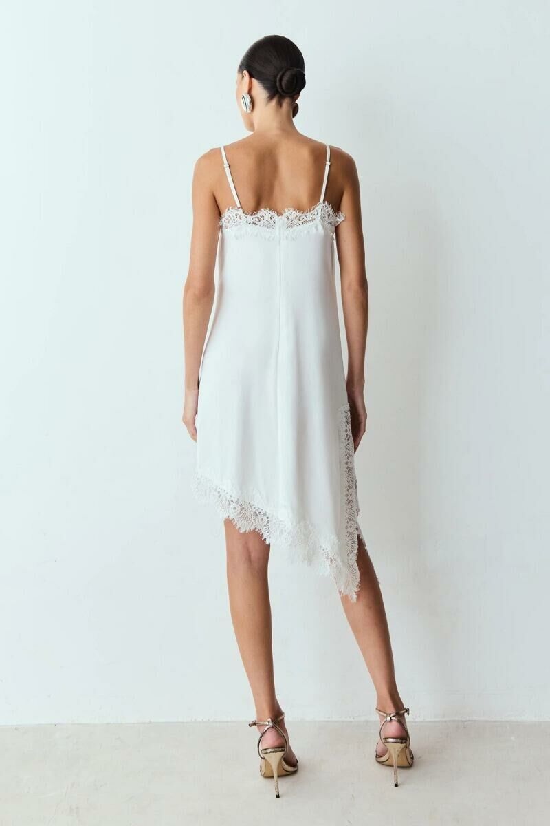 Imagem de Vestido Slip Dress Alças Finas e Barra Assimétrica Com Detalhes em Renda Off White Zen
