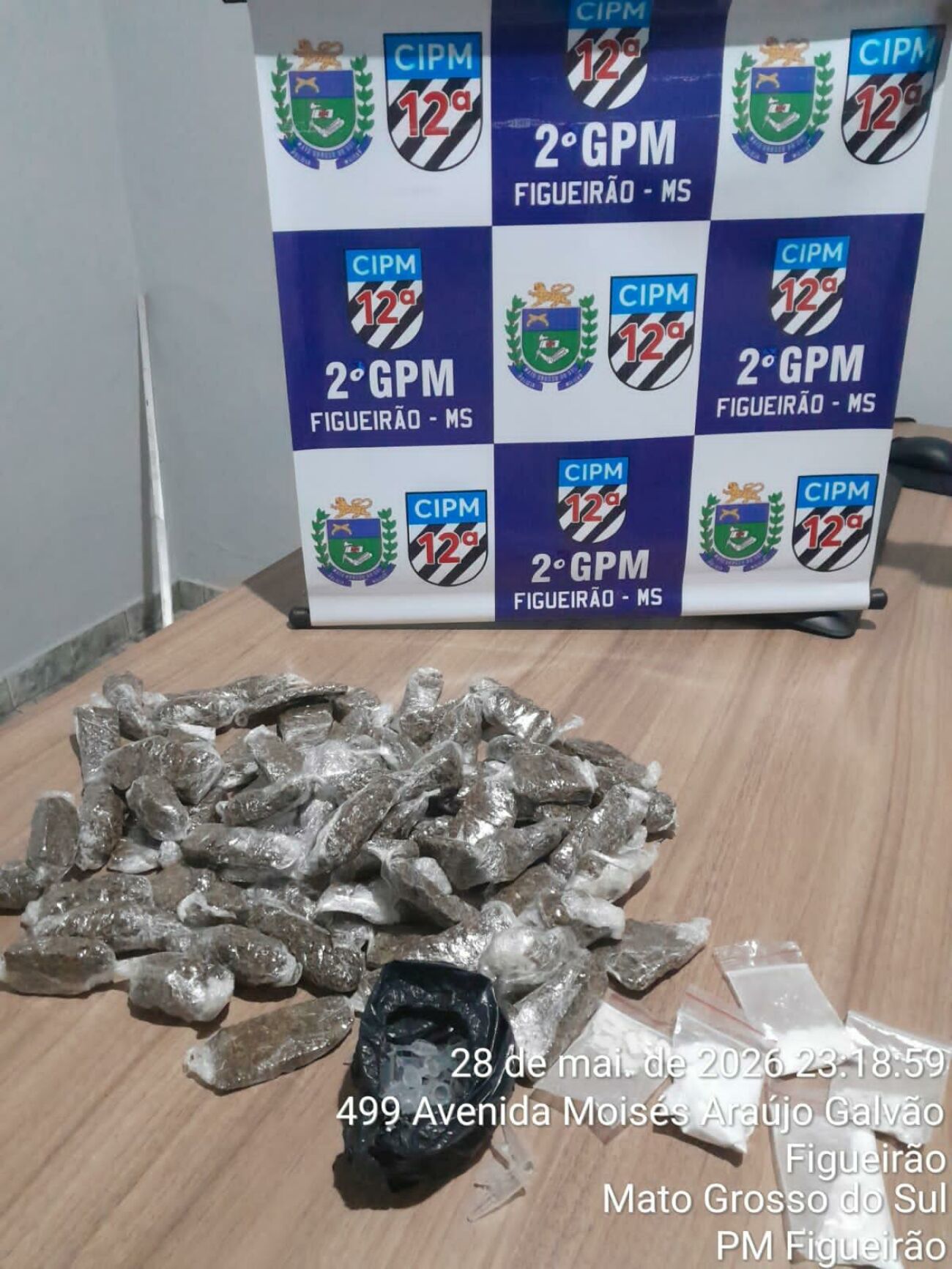 Ilustração da notícia Balde com maconha, cocaína e 25 pinos é encontrado pela PM às margens da MS-436 em Figueirão da MS Todo dia