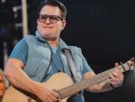 Imagem da notícia Bruno atualiza fãs após Marrone cair do palco durante show em Goiânia