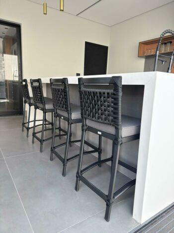 Imagem do produto Banqueta Orlando Preta com Estofado Cinza