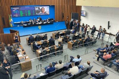 Imagem da notícia Deputados iniciam votação de Projeto de Lei para reajuste salarial de professores em Mato Grosso do Sul