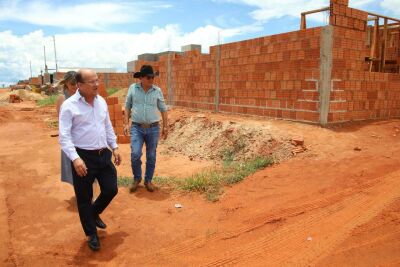 Imagem da notícia Mais asfalto, escola reformada e água na torneira: Água Clara recebe R$ 14,7 milhões em obras