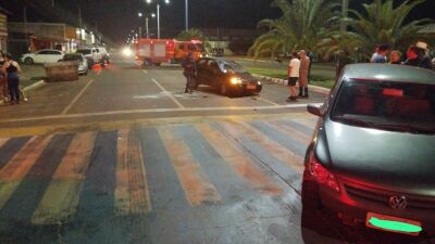 Imagem da notícia Sem CNH, a mulher causa acidente e capota em avenida de Costa Rica