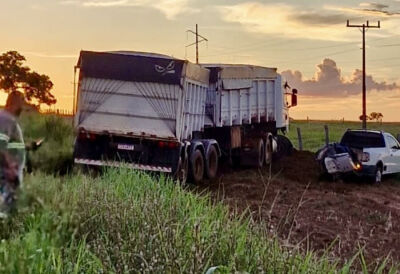 Imagem da notícia Carreta atinge carros parados na Curva da Morte em Paraíso das Águas