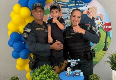 Imagem da notícia Menino de 3 anos conhece o quartel da PM em Coxim e ganha surpresa no aniversário