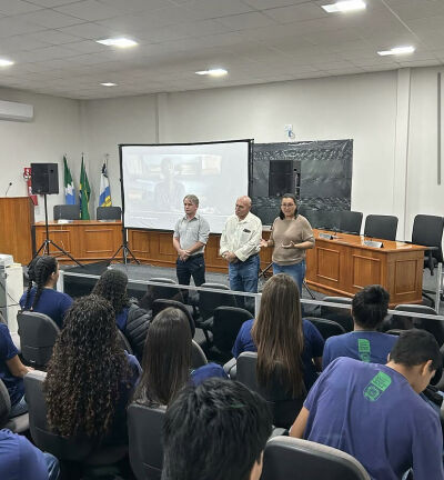 Imagem da notícia CineCâmara e cultura em destaque: prefeito Juvenal Consolaro acompanha visita institucional na Câmara de Figueirão